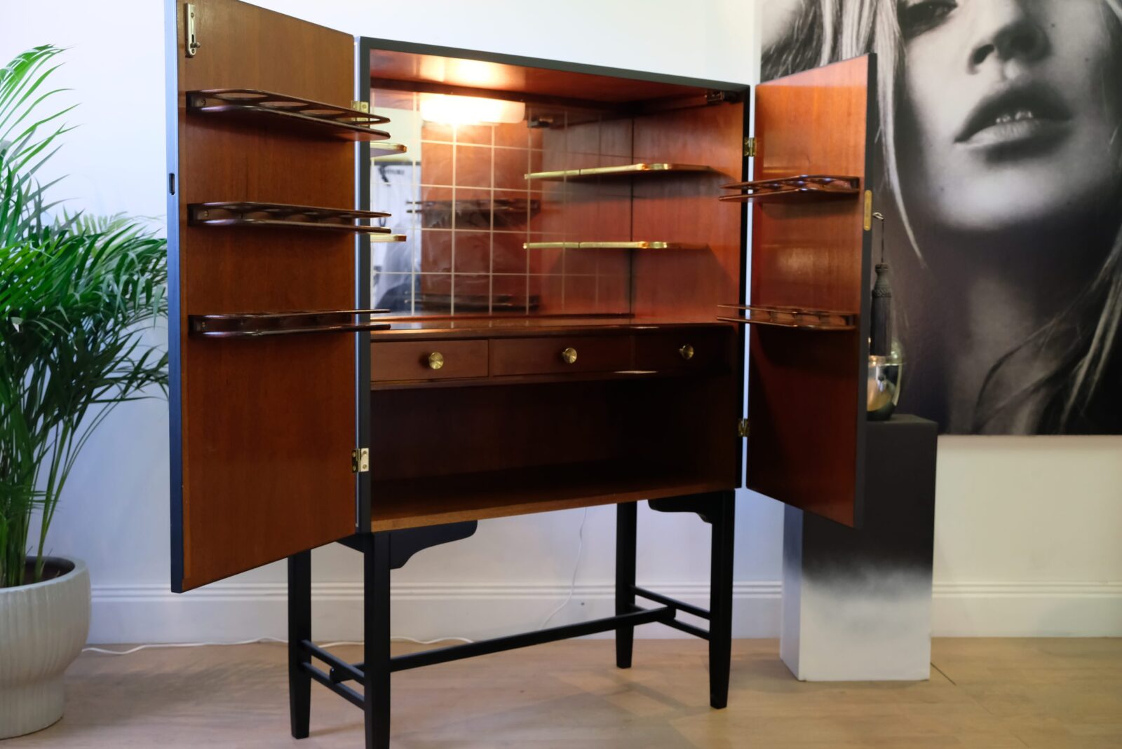 barskap-210.4 Barskåp antikt 1960 - Mint Condition - Sålt - Liknande kan beställas