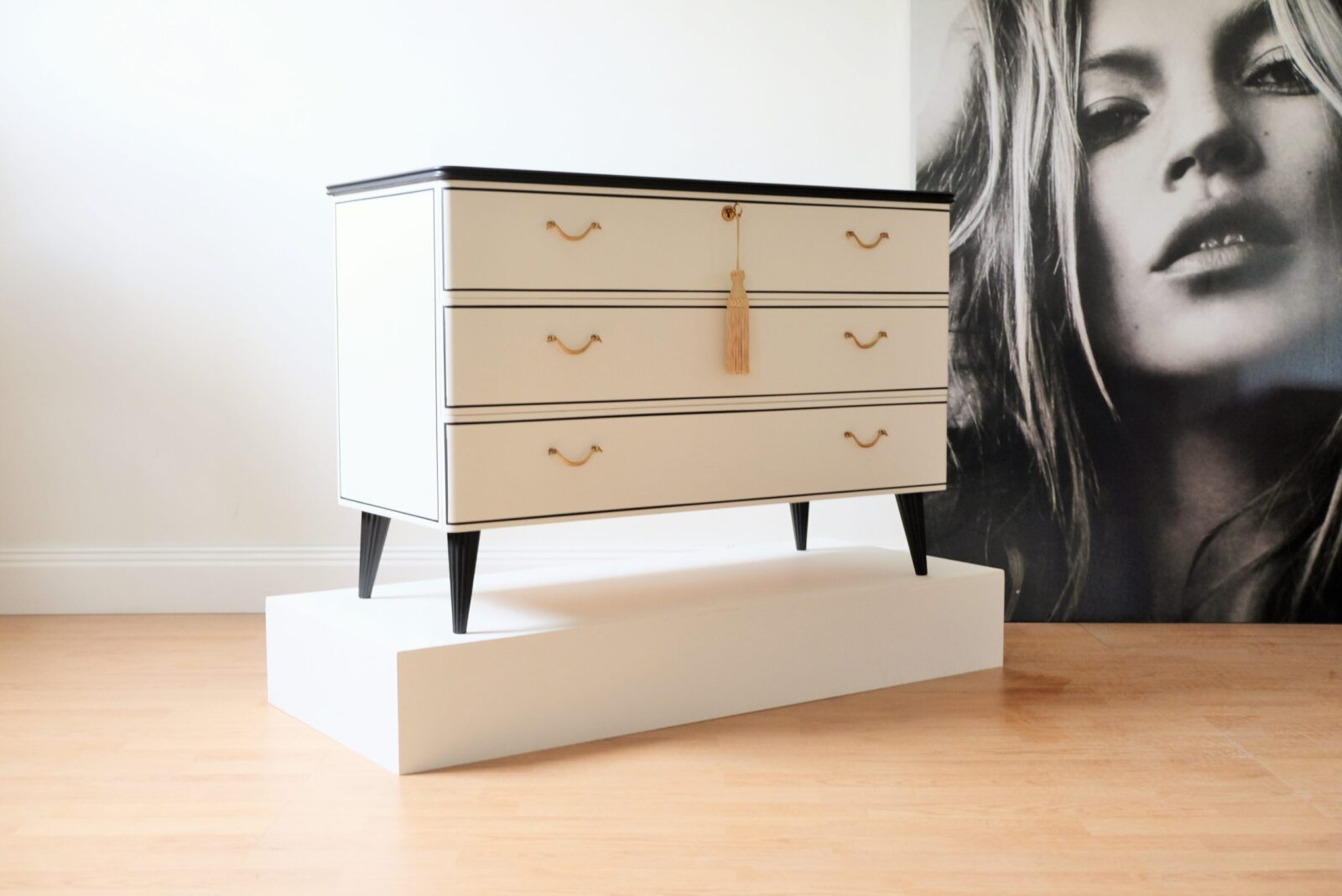SÅLD - SWEDISH MODERN - CHANEL STYLE