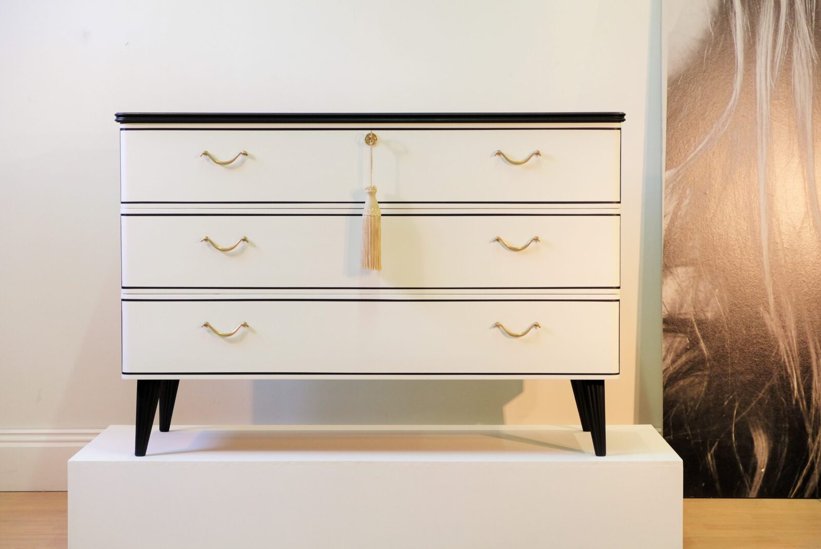 SÅLD - SWEDISH MODERN - CHANEL STYLE