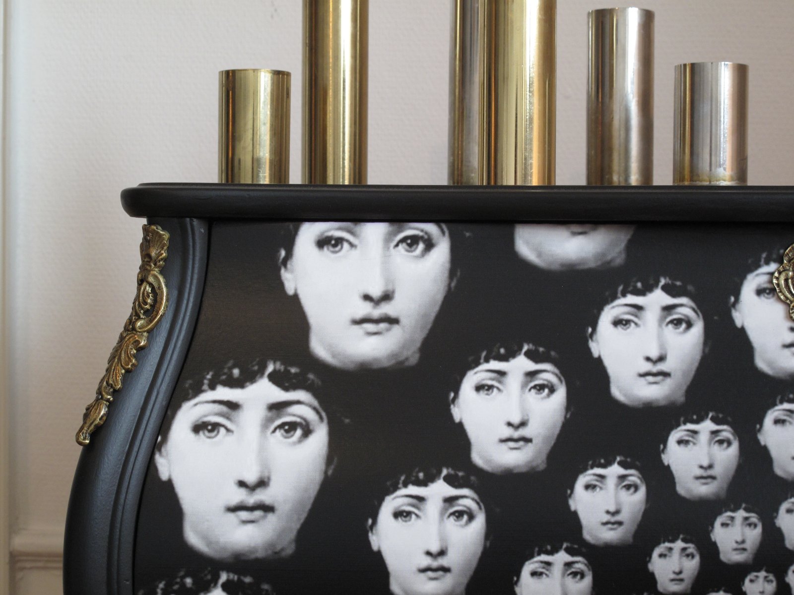 byra-325.4_f SÅLT - SVART ROKOKO - FORNASETTI BIG BANG - LIKNANDE KAN BESTÄLLAS