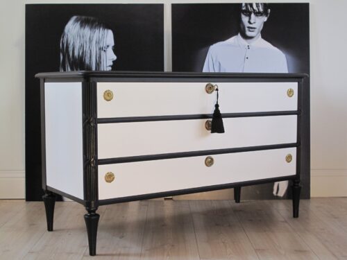 byra-350.2_f SÅLT - ANTIK BYRÅ GUSTAVIANSK VS. COCO CHANEL - LIKNANDE KAN BESTÄLLAS