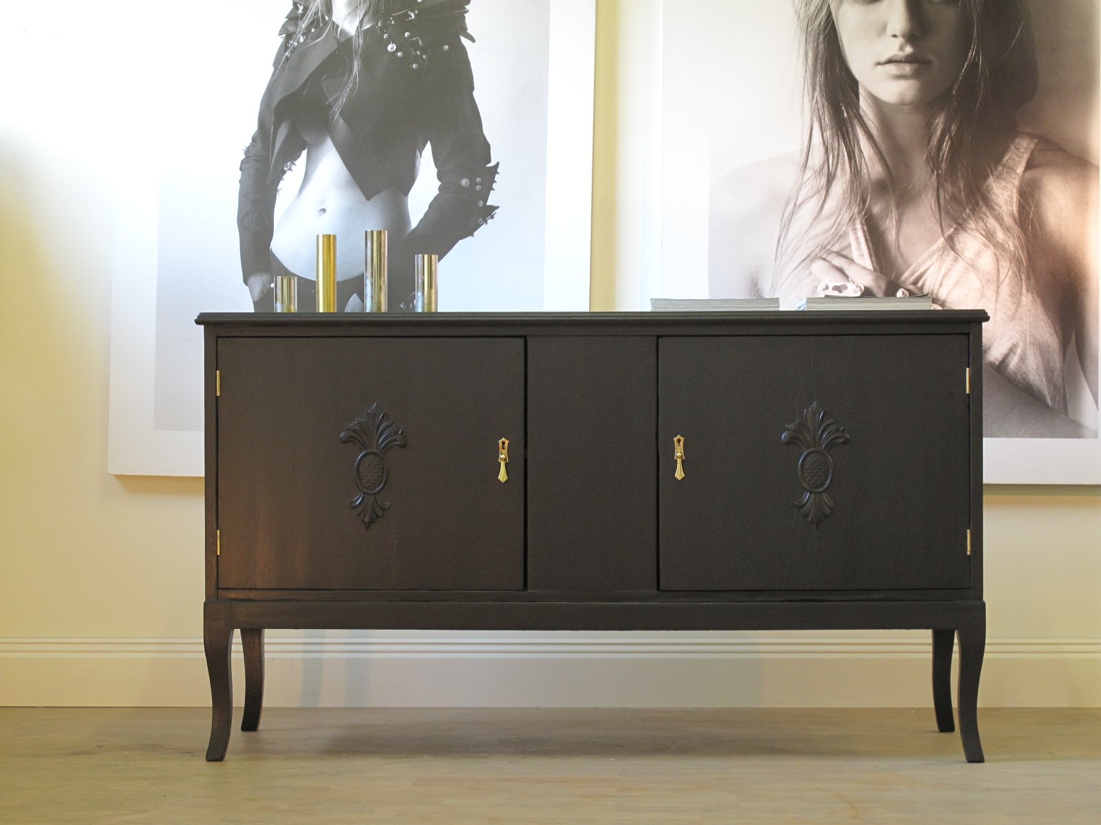 byra-497_f Sideboard antikt nyrenoverat i svart matt lack