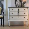 Byrå Gustaviansk - nyrenoverad i vit Superfinish - Såld - Liknande kan beställas