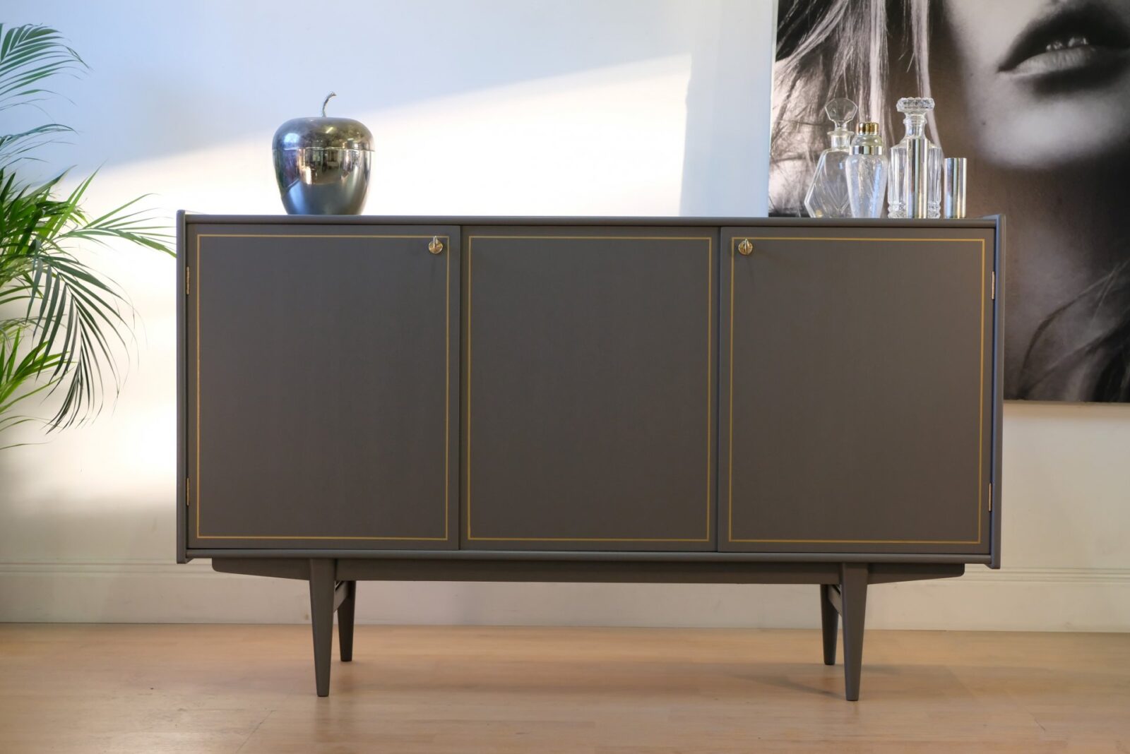 sideboard-255.1_f Sålt - Sideboard - Liknande kan beställas