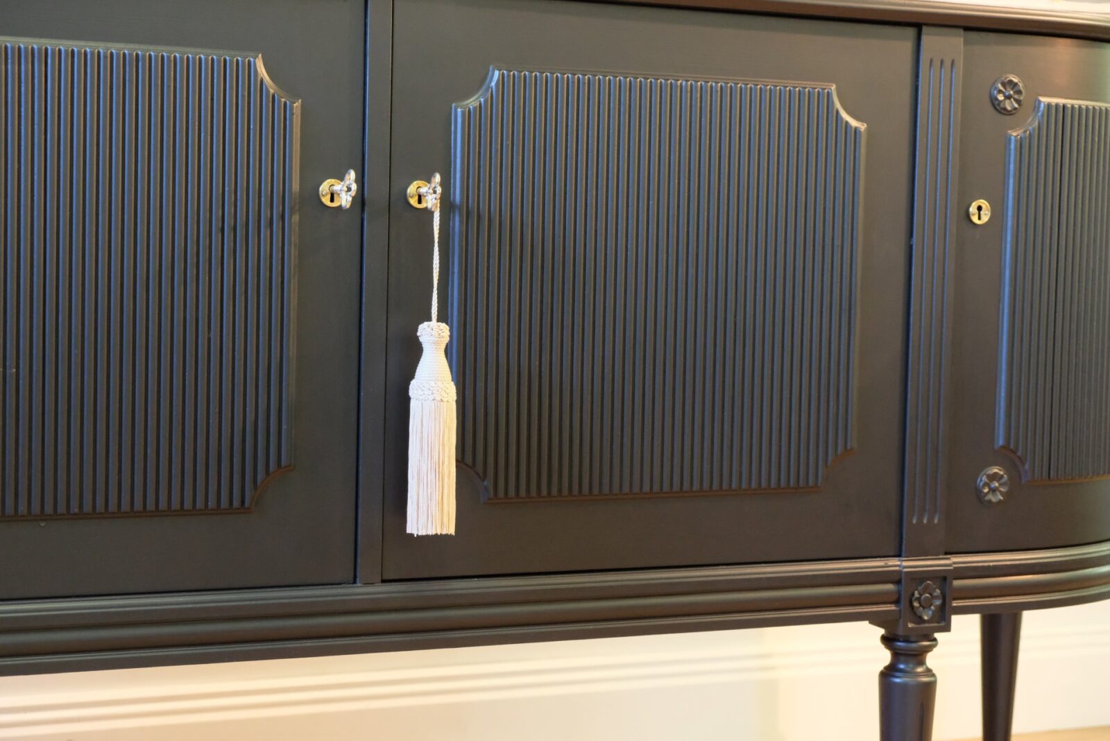 sideboard-592.2_f Sålt - Gustavianskt Sideboard - Liknande kan beställas