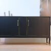 sideboard-594.2_f Sideboard antikt Swedish grace i svart matt och guldramar