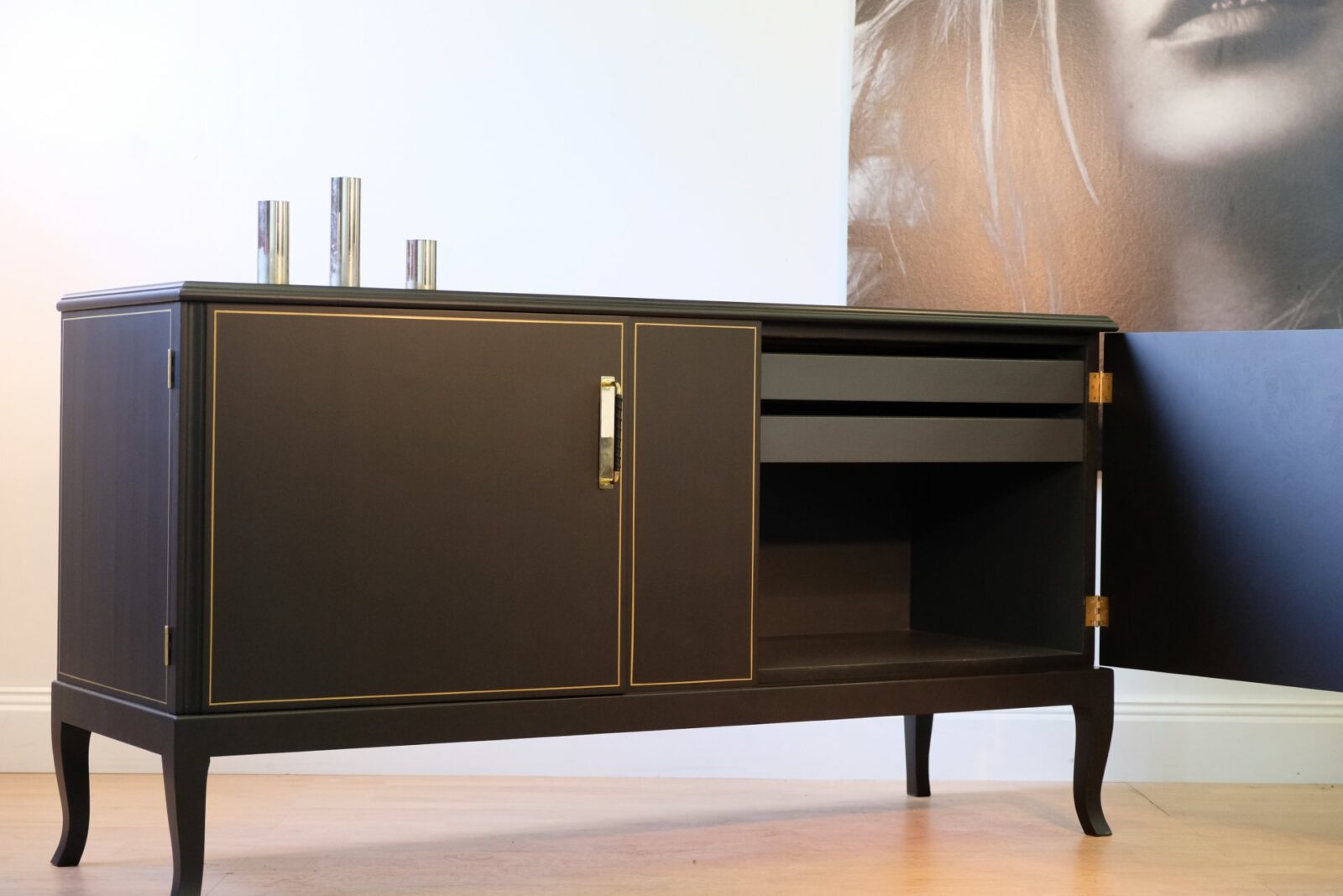 sideboard-594_f Sideboard antikt - ca 1930 - Matt svart/ guldramar - Liknande kan beställas