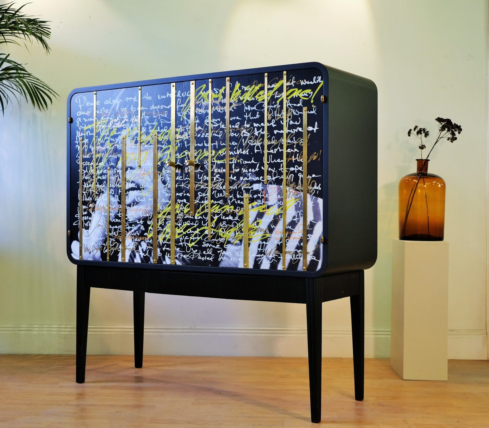 sideboard-5981.2_f Skåp Swedish Grace ca 1930 - Coolness - Sålt - Liknande kan beställas