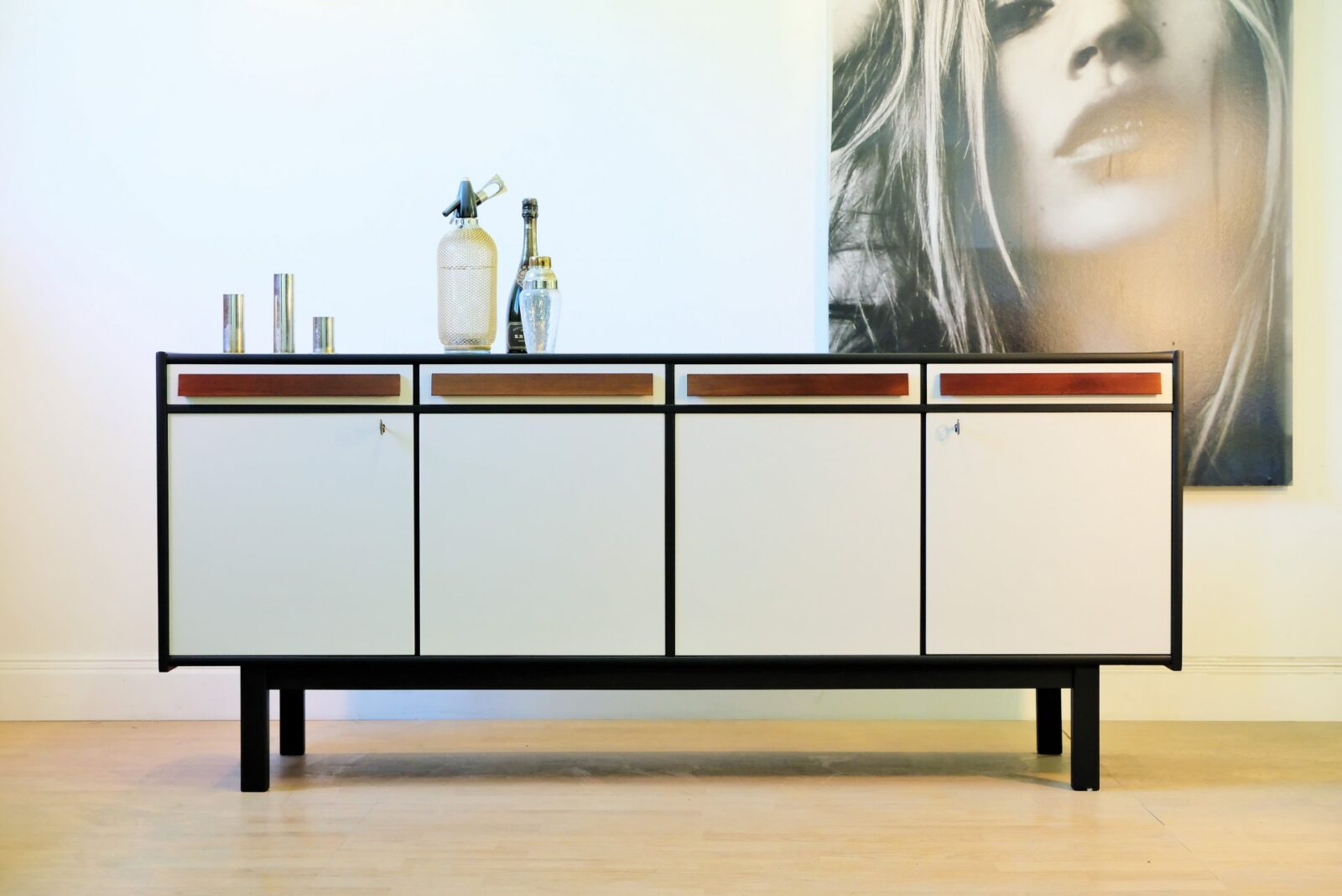 sideboard-599_f Sålt - Sideboard - Mint Condition - Liknande kan beställas