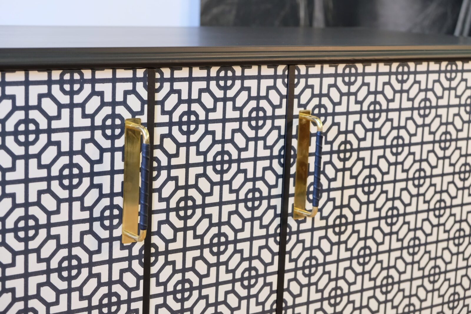 sideboard-600.3_f SÅLT - SIDEBOARD CA 1930 - GRAFISKT SVART/VIT - LIKNANDE KAN BESTÄLLAS
