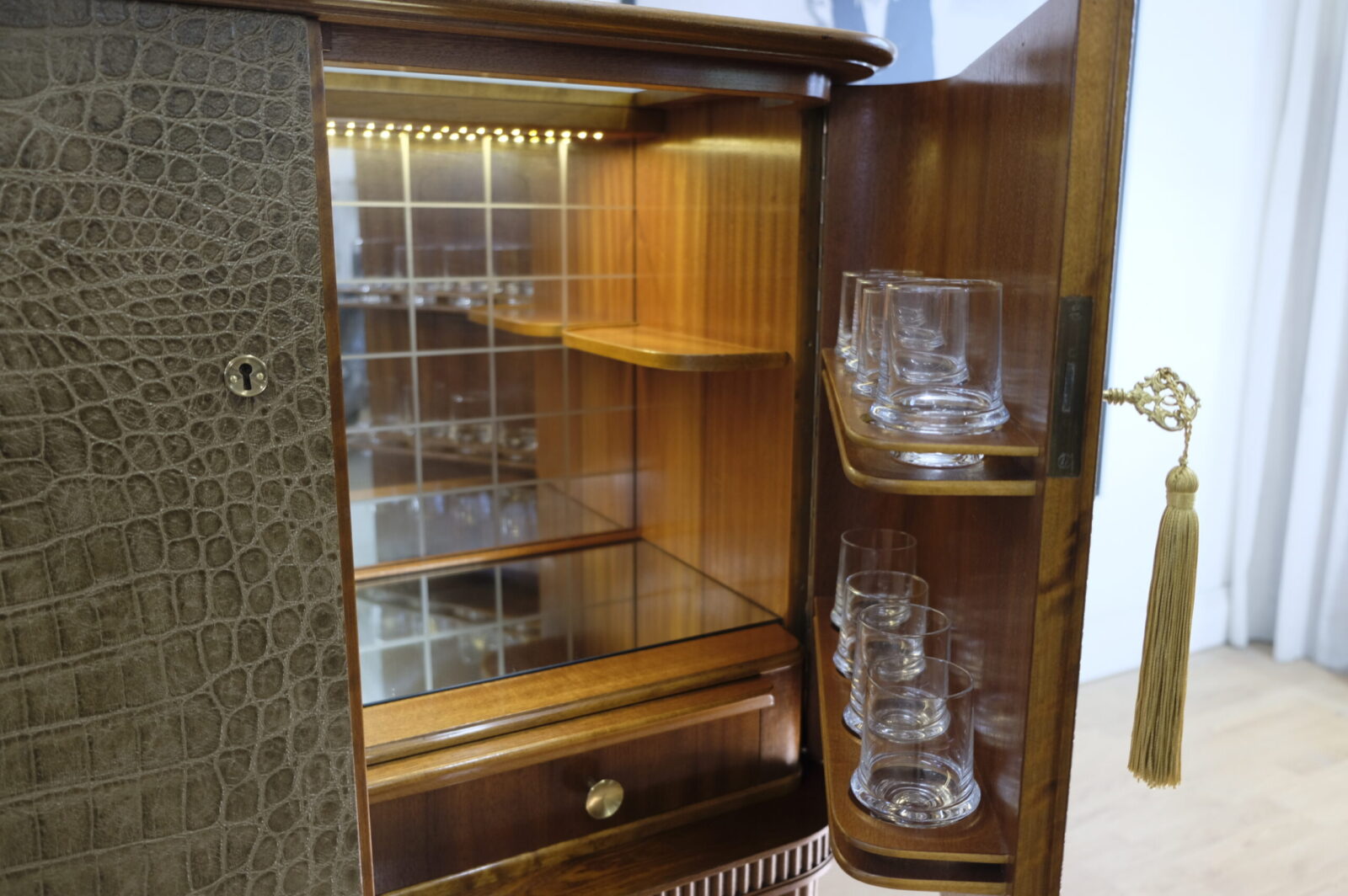_DSF9104 Barskåp Swedish Grace – Crocco Brun - Till Salu