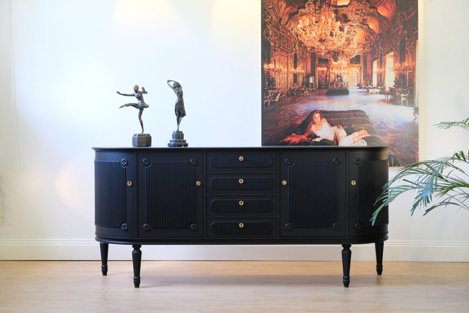 Gustavianskt  Sideboard  - Likadant kan beställas